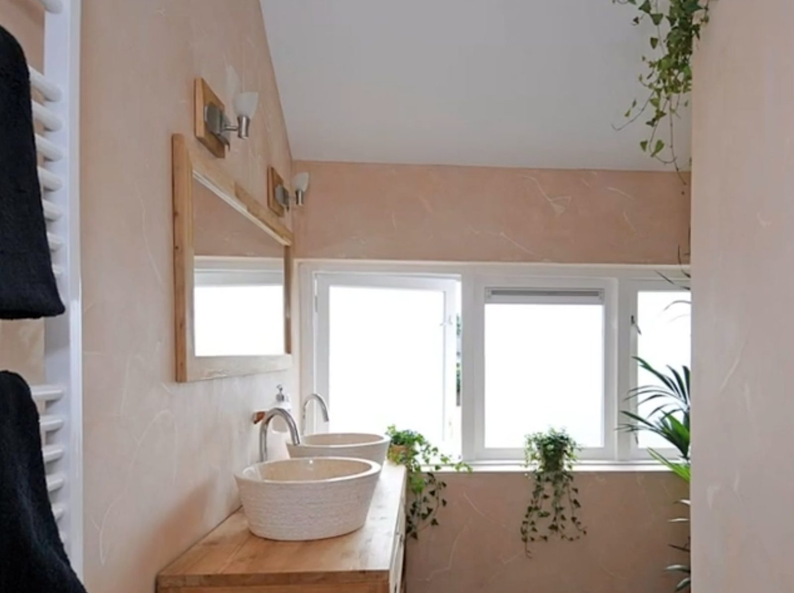 Bathroom with peach lime plaster and double sinks