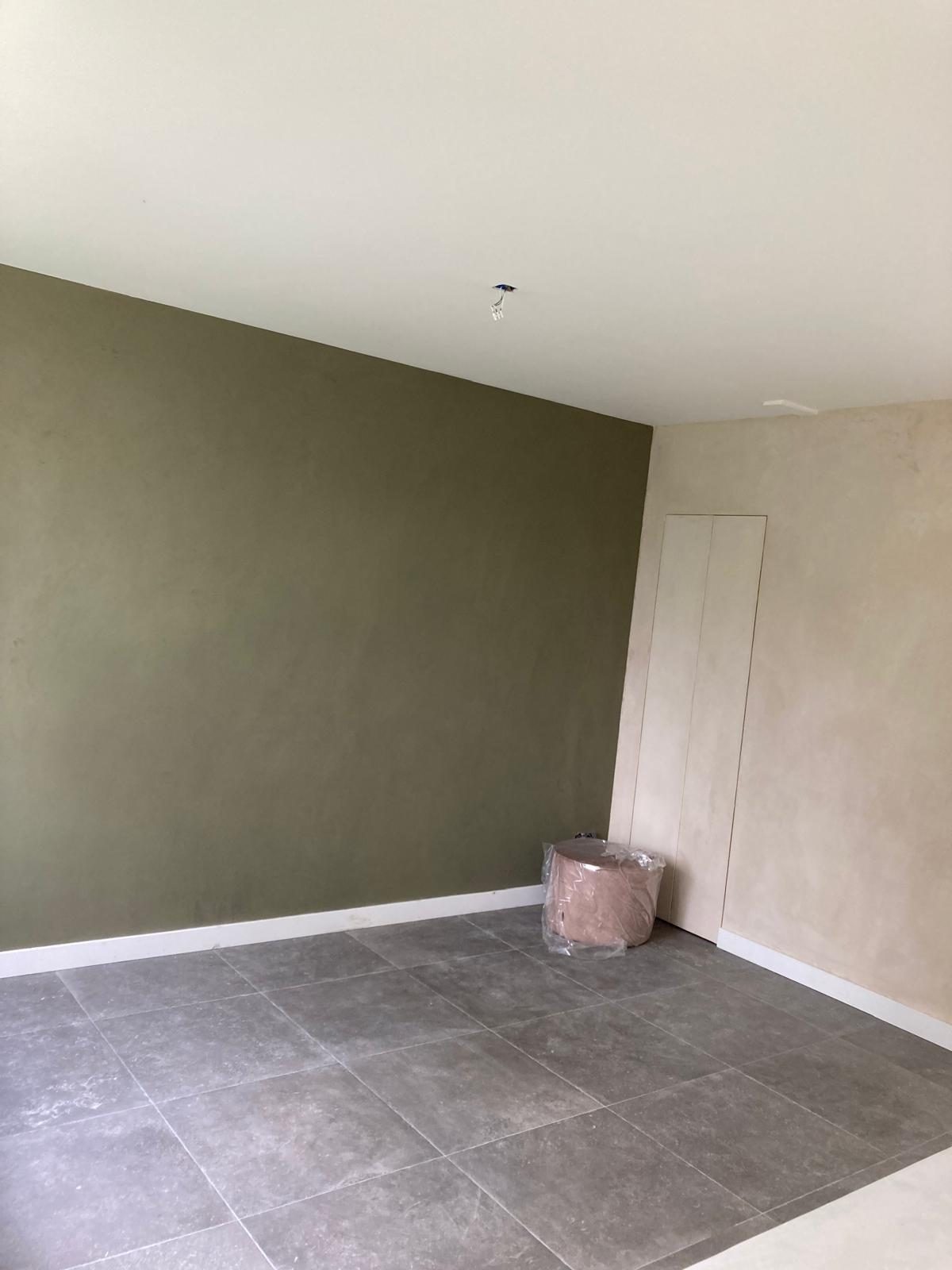 Wide-format wall plaster surface