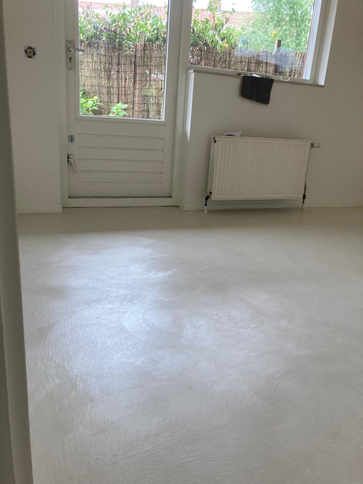 Microcement base coat in application