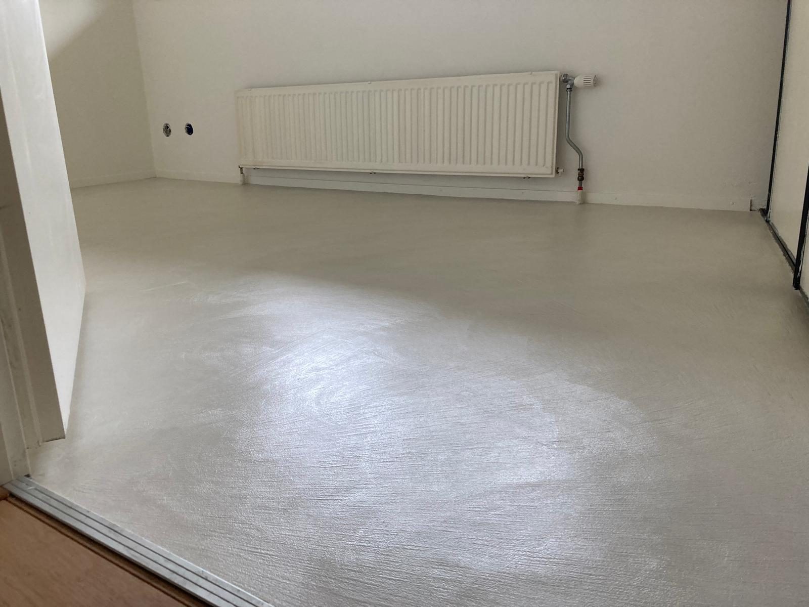 Large floor area in microcement build-up