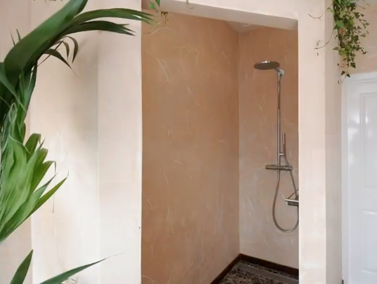 Open shower in terracotta tadelakt